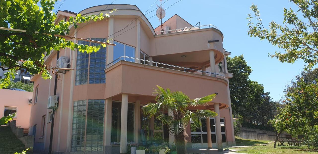 Apartments Seafront Villa Pula Buitenkant foto