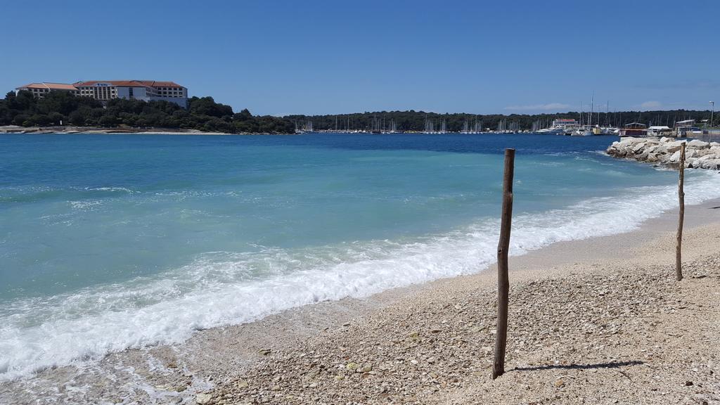 Apartments Seafront Villa Pula Buitenkant foto