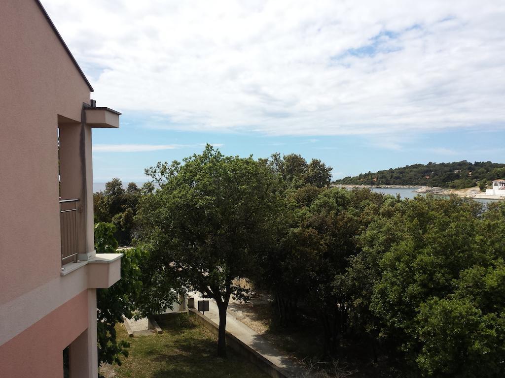 Apartments Seafront Villa Pula Buitenkant foto